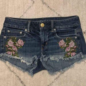 SOLD || American Eagle shorts, boho style embroidered shorts, size 00